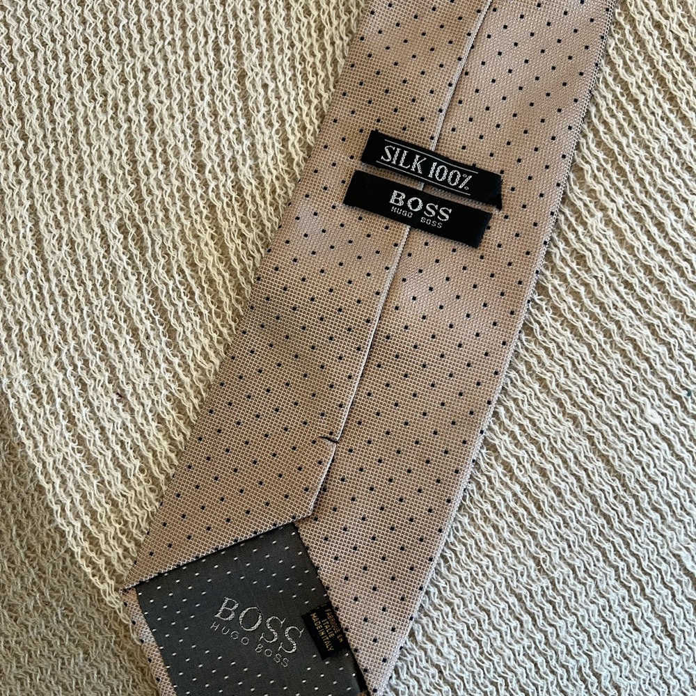 Hugo Boss Beige Silk Tie with Black Dots